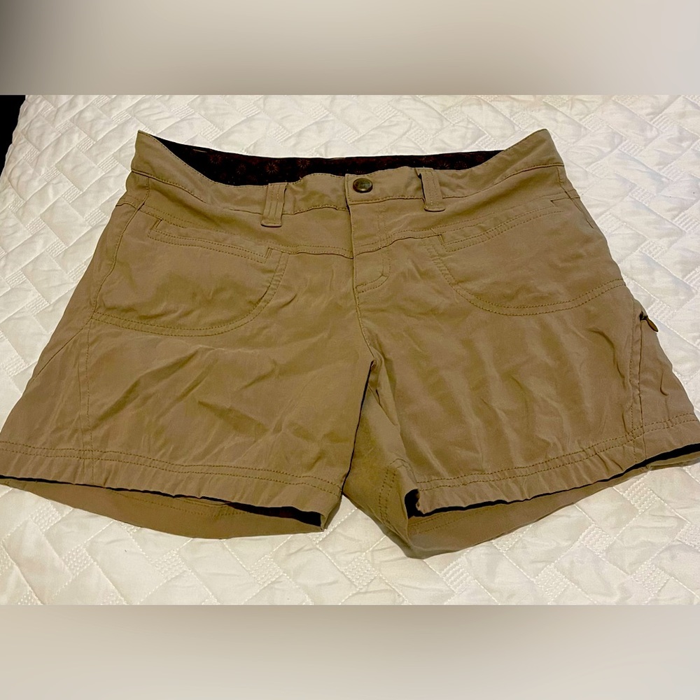 Athleta tan shorts size 6